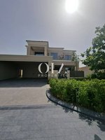 5 bedrooms Villa in Abu Dhabi, UAE No. 22155 - villa in Dubai