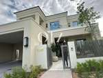 5 bedrooms Villa in Abu Dhabi, UAE No. 22606 - villa in Dubai