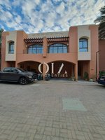 5 bedrooms Townhouse in Abu Dhabi, UAE No. 23678 - townhouse in Dubai