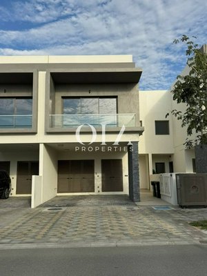 2 bedrooms Townhouse in Yas Island, UAE No. 23680