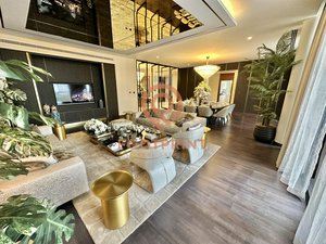 7 bedrooms Villa in Dubai, UAE No. 23741