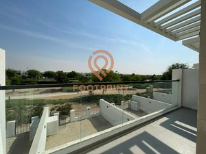 4 bedrooms Villa in Dubai, UAE No. 23761