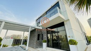 5 bedrooms Villa in Dubai, UAE No. 24415