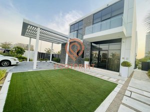 4 bedrooms Villa in Dubai, UAE No. 24422