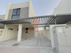 3 bedrooms Townhouse in Dubai, UAE No. 24435