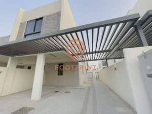 3 bedrooms Villa in Dubai, UAE No. 24436