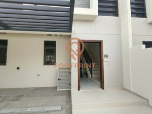 3 bedrooms Townhouse in Dubai, UAE No. 24471