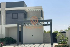 4 bedrooms Townhouse in Dubai, UAE No. 24524