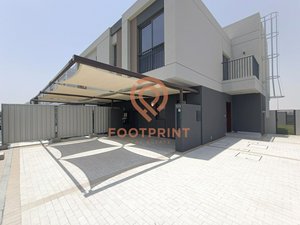 4 bedrooms Townhouse in Dubai, UAE No. 24558