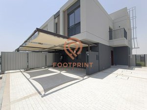 6 bedrooms Townhouse in Dubai, UAE No. 24559