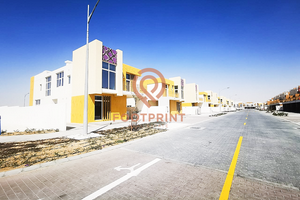 3 bedrooms Townhouse in Dubai, UAE No. 24620