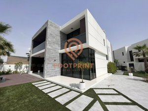 7 bedrooms Villa in Dubai, UAE No. 24635