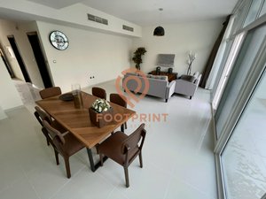 4 bedrooms Townhouse in Dubai, UAE No. 24697