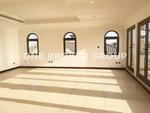 4 bedrooms Villa in Palm Jumeirah, UAE No. 255 - Image 2