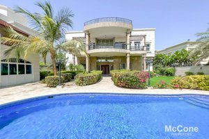 6 bedrooms Villa in Emirates Hills, UAE No. 26051