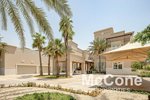 5 bedrooms Villa in Emirates Hills, UAE No. 26081 - villa in Dubai