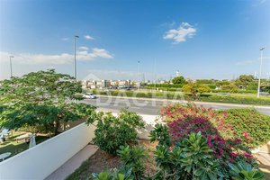2 bedrooms Villa in Dubai, UAE No. 27676