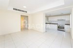 2 bedrooms Villa in Dubai, UAE No. 27676 - Image 3