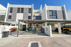 5 bedrooms Townhouse in Dubai, UAE No. 27732