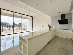 4 bedrooms Townhouse in Dubai, UAE No. 27904