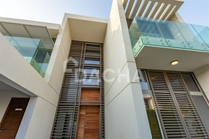 4 bedrooms Villa in Dubai, UAE No. 27969
