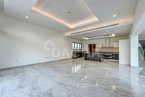 5 bedrooms Villa in Dubai, UAE No. 27979