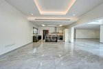 5 bedrooms Villa in Dubai, UAE No. 27979 - Image 2