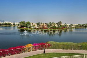 6 bedrooms Villa in Meadows, UAE No. 27983