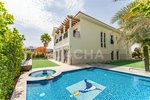 5 bedrooms Villa in Dubai, UAE No. 27998 - villa in Dubai