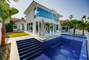 5 bedrooms Villa in Palm Jumeirah, UAE No. 28027