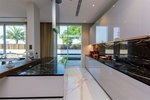6 bedrooms Villa in Emirates Hills, UAE No. 28031 - Image 6