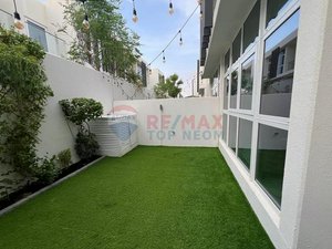 3 bedrooms Townhouse in Dubai, UAE No. 28318