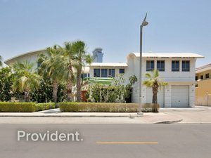 6 bedrooms Villa in Palm Jumeirah, UAE No. 2839