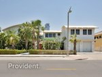 6 bedrooms Villa in Palm Jumeirah, UAE No. 2839 - villa in Dubai