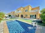 5 bedrooms Villa in Jumeirah Park, UAE No. 28451 - villa in Dubai