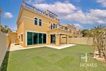 4 bedrooms Villa in Jumeirah Park, UAE No. 28489 - villa in Dubai