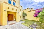 3 bedrooms Villa in Jumeirah Park, UAE No. 28496 - villa in Dubai