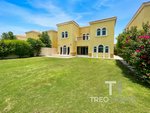 3 bedrooms Villa in Jumeirah Park, UAE No. 28520 - villa in Dubai