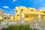 4 bedrooms Townhouse in Town Square, UAE No. 28591 - townhouse in Dubai