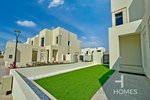 4 bedrooms Townhouse in Town Square, UAE No. 28591 - Image 2