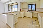 3 bedrooms Townhouse in Town Square, UAE No. 28631 - Image 2