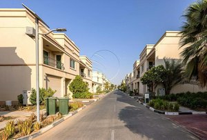 4 bedrooms Villa in Abu Dhabi, UAE No. 29111