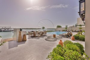 5 bedrooms Villa in Abu Dhabi, UAE No. 29140