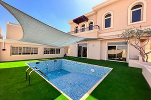 5 bedrooms Villa in Abu Dhabi, UAE No. 29234