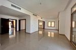 5 bedrooms Villa in Abu Dhabi, UAE No. 29234 - Image 2