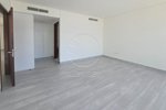 4 bedrooms Villa in Abu Dhabi, UAE No. 29296 - Image 13