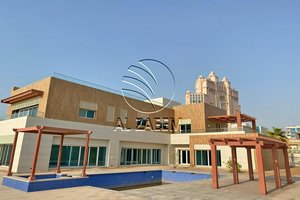 7 bedrooms Villa in The Marina, UAE No. 29642