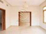 5 bedrooms Villa in Abu Dhabi, UAE No. 29903 - Image 4