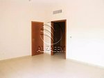 5 bedrooms Villa in Abu Dhabi, UAE No. 29903 - Image 11