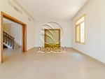 5 bedrooms Villa in Abu Dhabi, UAE No. 29910 - Image 6